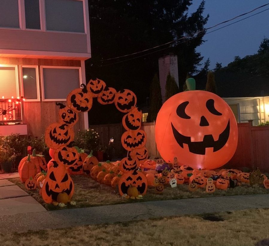 West Seattle Blog… HALLOWEEN SEASON Gatewood decorations