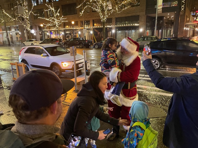 WEST SEATTLE HOLIDAY SCENE: First ‘Shop Late Thursday’ for Junction Hometown Holidays 2025