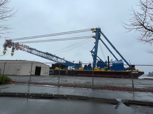 SEEN OFF WEST SEATTLE: ‘Largest floating crane on the West Coast’
