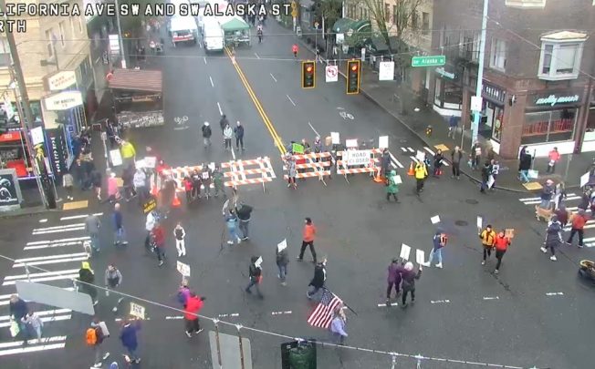 WEST SEATTLE WEEKEND SCENE: Anti-ICE protest in The Junction