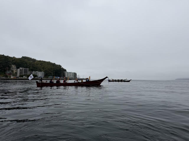 HAPPENING NOW: Tribal canoes at Salmon Homecoming after cross-bay journey from West Seattle