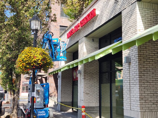 BIZNOTE FOLLOWUP: Sign time for Dave’s Hot Chicken in The Junction